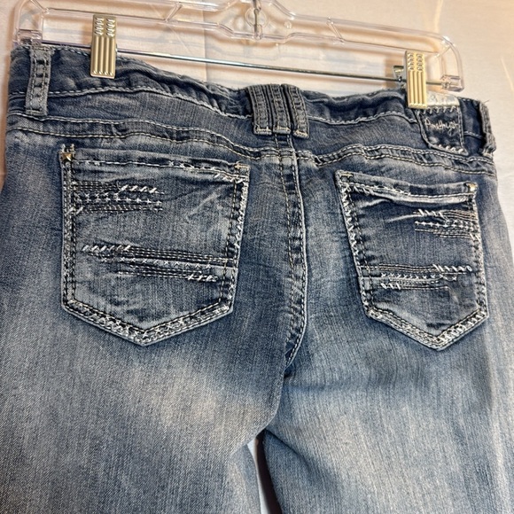 Amethyst Distressed Capri Jeans | Size 7 Juniors - Picture 6 of 8